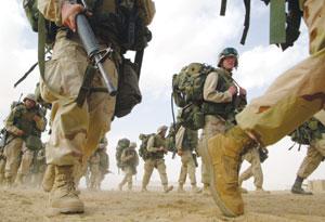 在军服设计中融入科学元素,可以使在沙漠中服役的部队免受昆虫叮咬 在军服设计中融入科学元素,可以使在沙漠中服役的部队免受昆虫叮咬