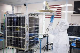 http://www.nature.com/polopoly_fs/7.14704.1389114369!/image/1.14475_SkySat-1intheCleanRoom.jpg_gen/derivatives/landscape_630/1.14475_SkySat-1intheCleanRoom.jpg