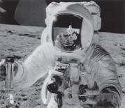 说明: http://www.americanscientist.org/Libraries/images/201410720245010621-2014-11NightstandPowellF2.jpg